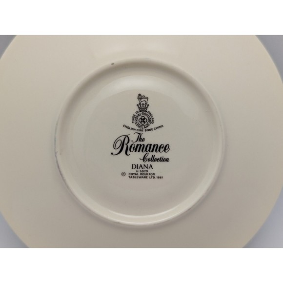 Royal Doulton Diana 10 5/8" Dinner Plate Romance Collection Discontinued - Picture 2 of 2